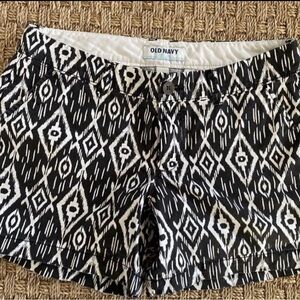 Old Navy Womens Ikat Black White Print Cotton Shorts Size 4